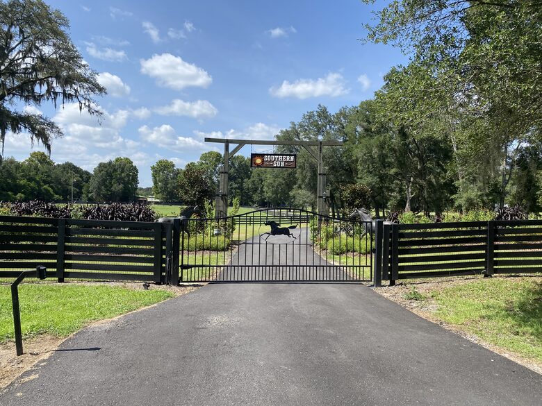 Southern Sun Ranch Cottage - Newberry, Florida