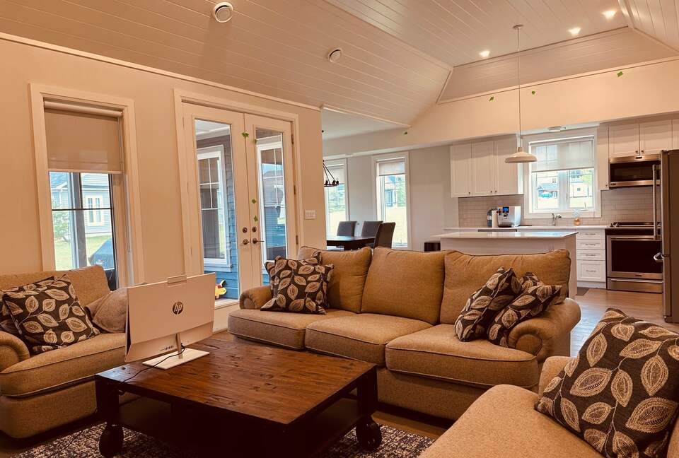 Charming Waterfront Cottage - Minett, Canada