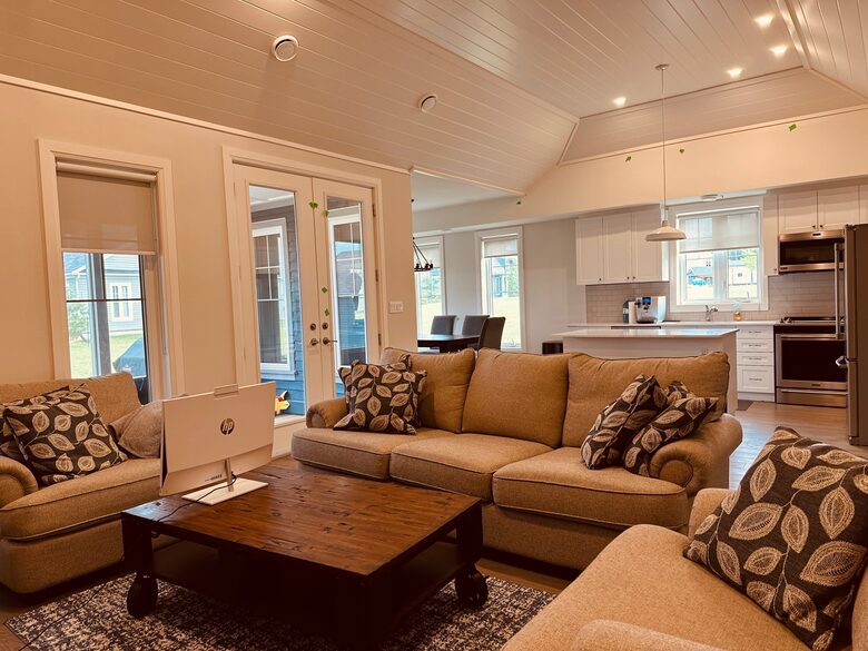 Charming Waterfront Cottage - Minett, Canada