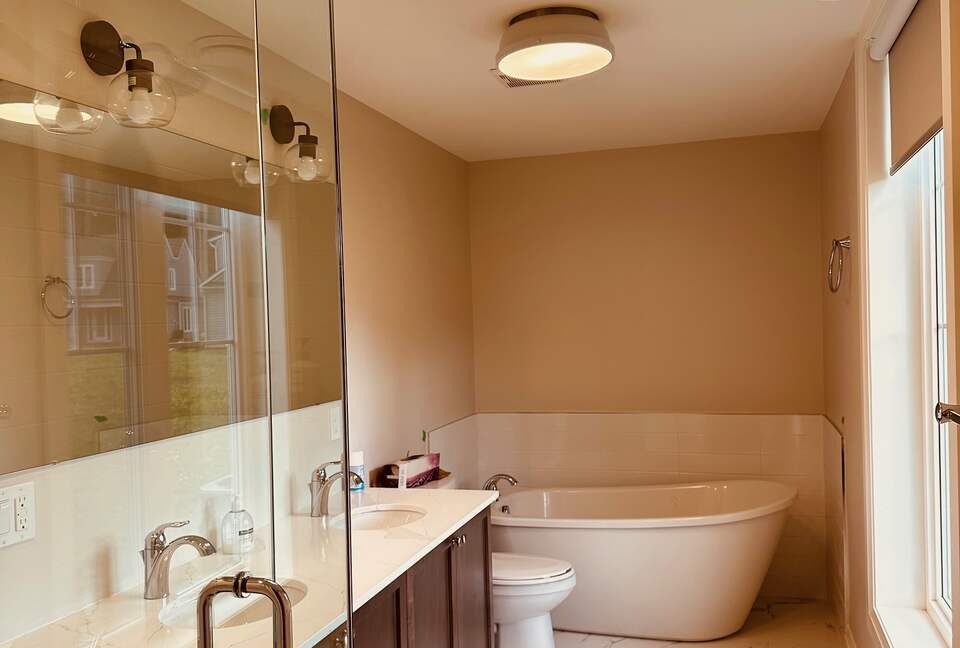 Charming Waterfront Cottage - Minett, Canada