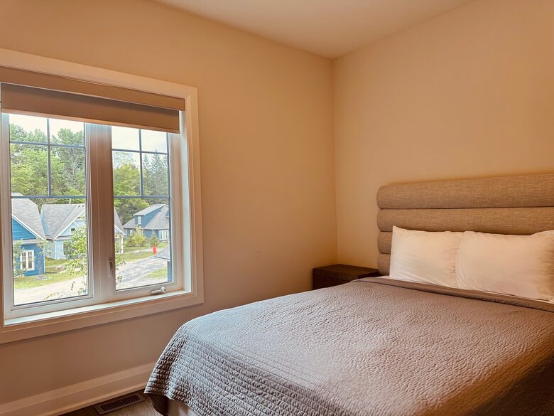 Charming Waterfront Cottage - Minett, Canada