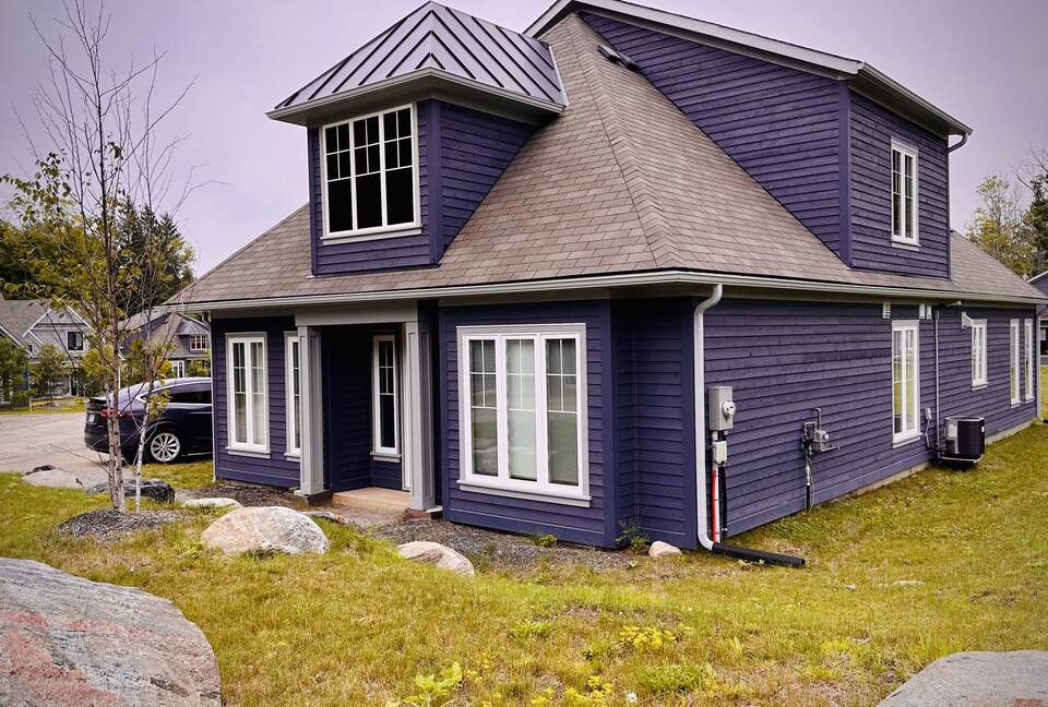 Charming Waterfront Cottage - Minett, Canada