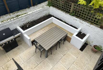 BACK GARDEN WITH GAS BBQ