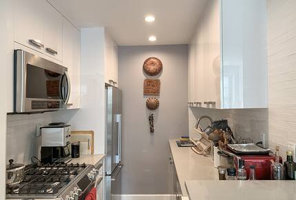 Sun filled apartment with excellent view of Columbus Avenue - New York City, New York