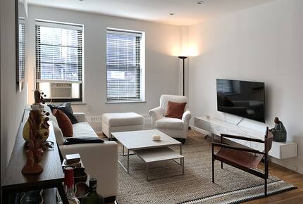 Sun filled apartment with excellent view of Columbus Avenue - New York City, New York