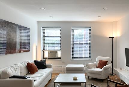 Sun filled apartment with excellent view of Columbus Avenue - New York City, New York