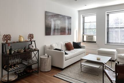 Sun filled apartment with excellent view of Columbus Avenue - New York City, New York