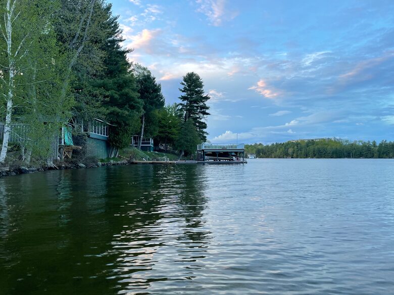 Charming Waterfront Cottage - Minett, Canada