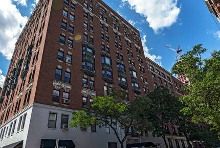 Sun filled apartment with excellent view of Columbus Avenue - New York City, New York