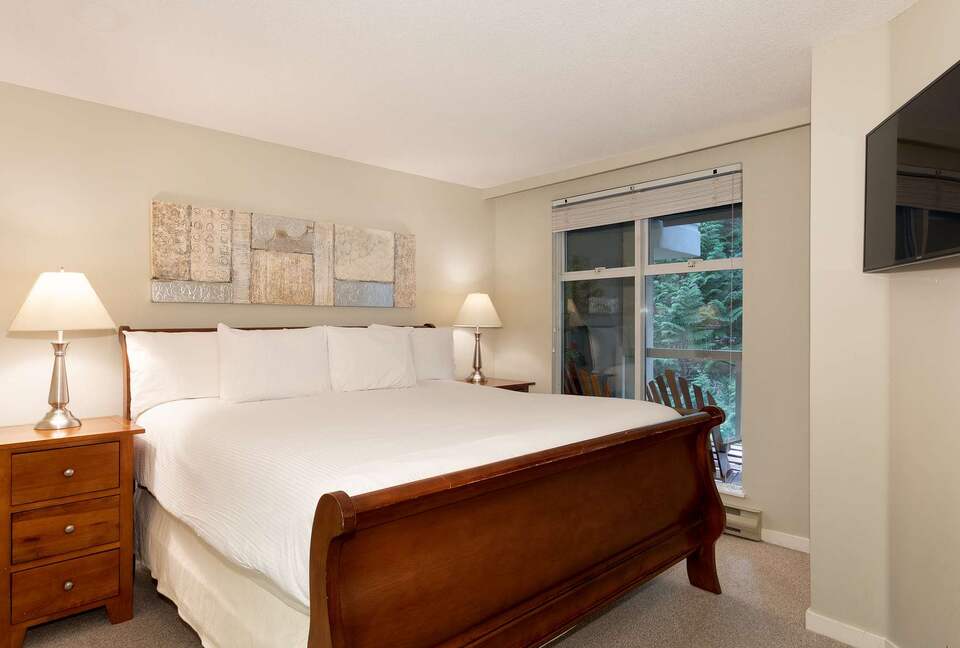 Woodrun Lodge 514 | Ski-In Ski-Out Condo w/ Pool, Hot Tub - Whistler, Canada