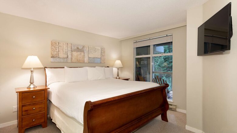 Woodrun Lodge 514 | Ski-In Ski-Out Condo w/ Pool, Hot Tub - Whistler, Canada