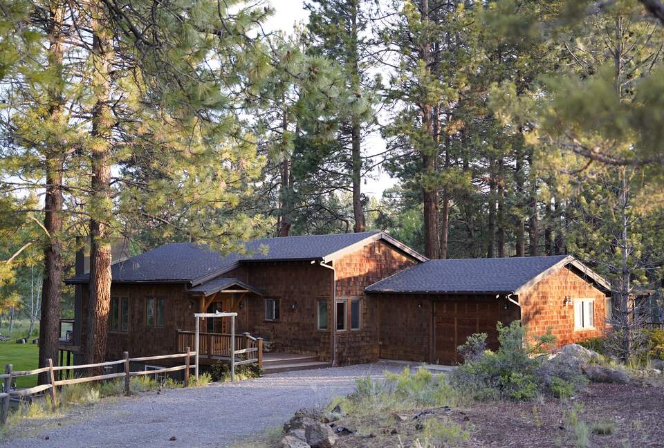 Aspen Meadow Lodge | Private Pickleball Court, Bonus Room, on 8.5 Acres - Sisters, Oregon