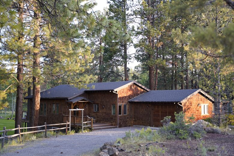 Aspen Meadow Lodge | Private Pickleball Court, Bonus Room, on 8.5 Acres - Sisters, Oregon