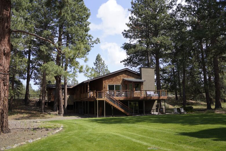 Aspen Meadow Lodge | Private Pickleball Court, Bonus Room, on 8.5 Acres - Sisters, Oregon