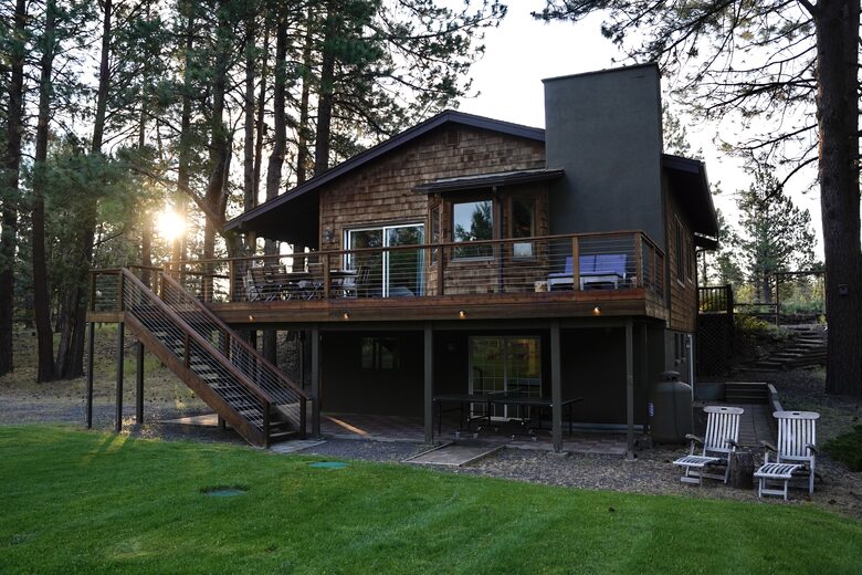 Aspen Meadow Lodge | Private Pickleball Court, Bonus Room, on 8.5 Acres - Sisters, Oregon