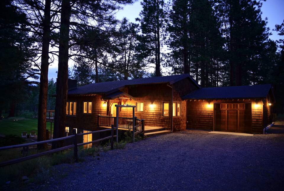 Aspen Meadow Lodge | Private Pickleball Court, Bonus Room, on 8.5 Acres - Sisters, Oregon