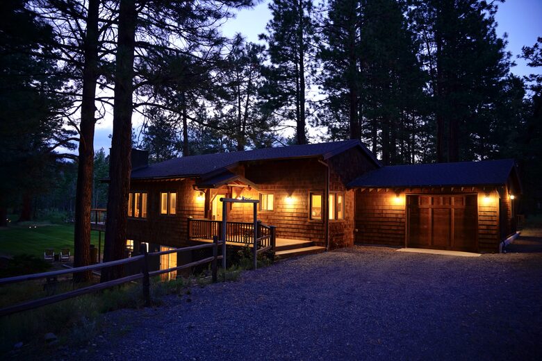 Aspen Meadow Lodge | Private Pickleball Court, Bonus Room, on 8.5 Acres - Sisters, Oregon