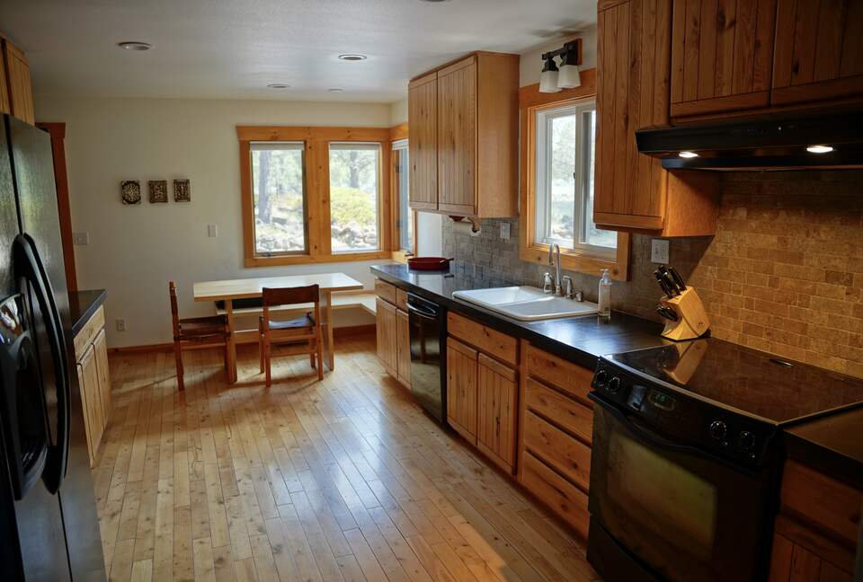 Aspen Meadow Lodge | Private Pickleball Court, Bonus Room, on 8.5 Acres - Sisters, Oregon