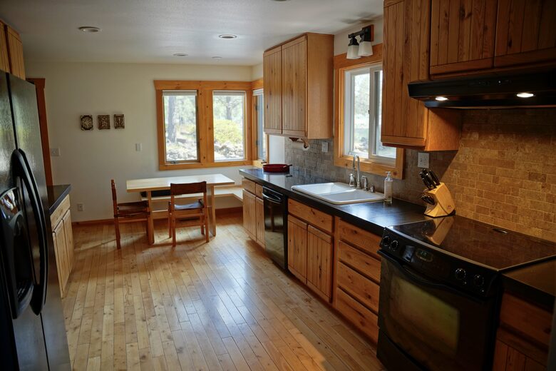 Aspen Meadow Lodge | Private Pickleball Court, Bonus Room, on 8.5 Acres - Sisters, Oregon