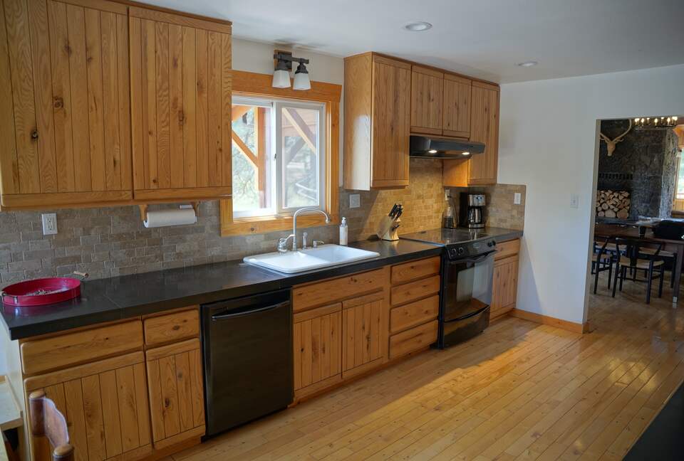 Aspen Meadow Lodge | Private Pickleball Court, Bonus Room, on 8.5 Acres - Sisters, Oregon