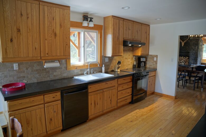 Aspen Meadow Lodge | Private Pickleball Court, Bonus Room, on 8.5 Acres - Sisters, Oregon