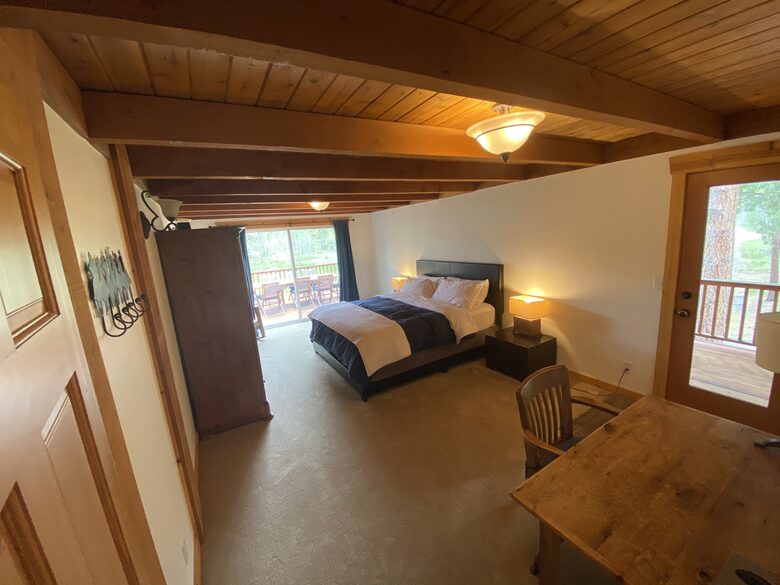 Aspen Meadow Lodge | Private Pickleball Court, Bonus Room, on 8.5 Acres - Sisters, Oregon