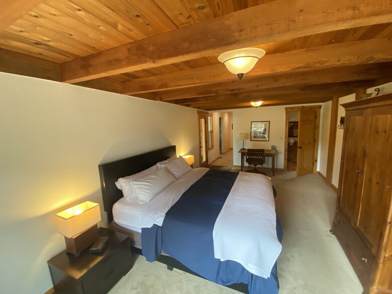 Aspen Meadow Lodge | Private Pickleball Court, Bonus Room, on 8.5 Acres - Sisters, Oregon