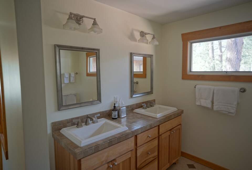 Aspen Meadow Lodge | Private Pickleball Court, Bonus Room, on 8.5 Acres - Sisters, Oregon