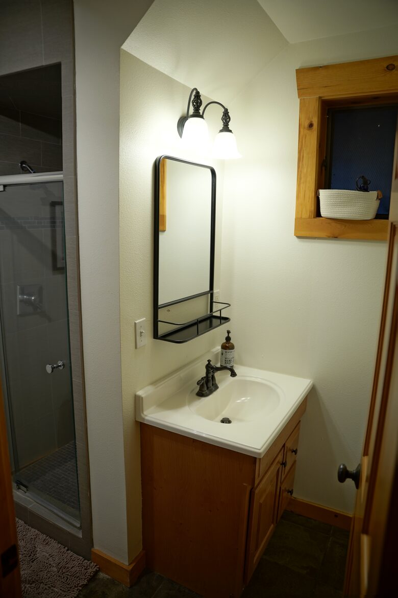 Aspen Meadow Lodge | Private Pickleball Court, Bonus Room, on 8.5 Acres - Sisters, Oregon