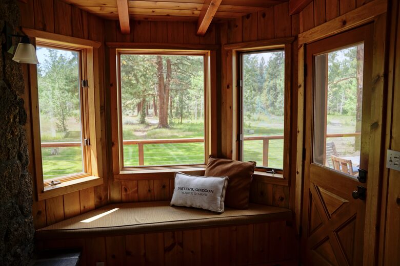 Aspen Meadow Lodge | Private Pickleball Court, Bonus Room, on 8.5 Acres - Sisters, Oregon