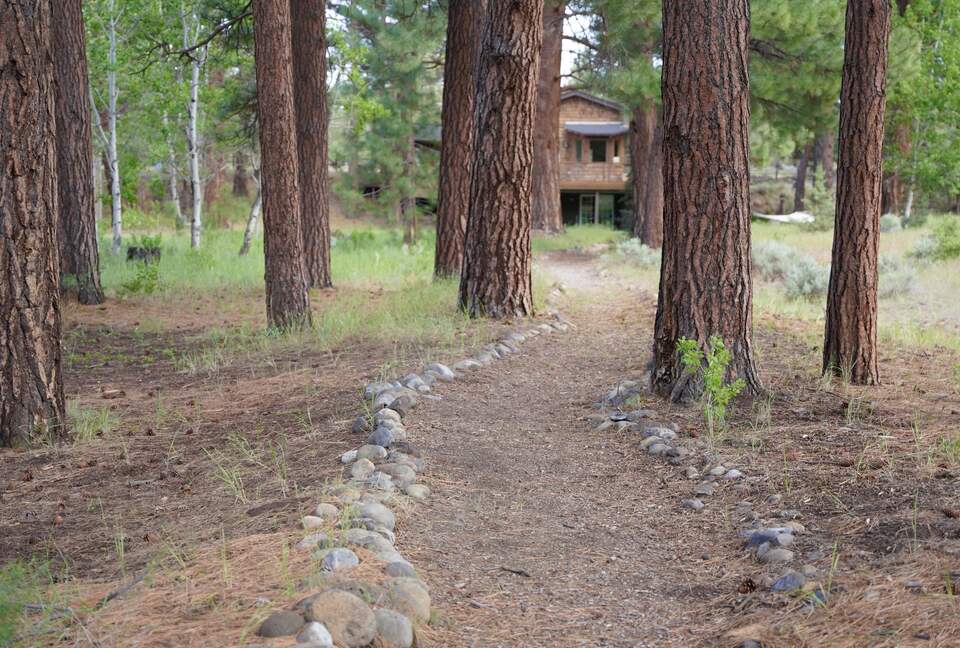Aspen Meadow Lodge | Private Pickleball Court, Bonus Room, on 8.5 Acres - Sisters, Oregon