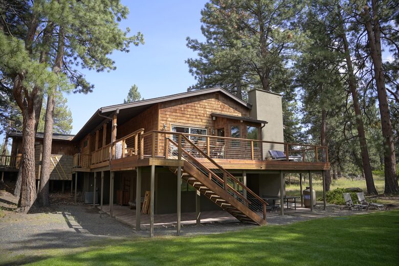 Aspen Meadow Lodge | Private Pickleball Court, Bonus Room, on 8.5 Acres - Sisters, Oregon