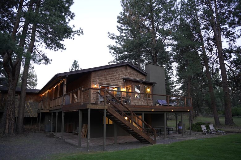 Aspen Meadow Lodge | Private Pickleball Court, Bonus Room, on 8.5 Acres - Sisters, Oregon