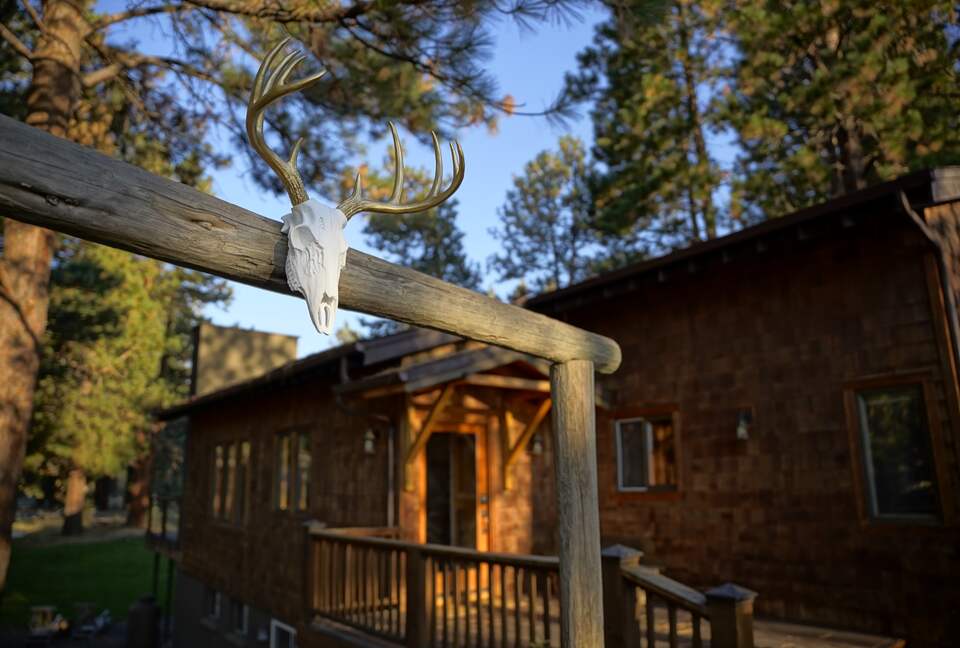 Aspen Meadow Lodge | Private Pickleball Court, Bonus Room, on 8.5 Acres - Sisters, Oregon
