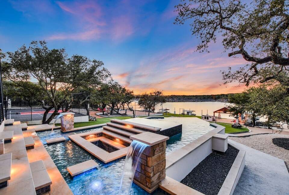 Waterfront Retreat On Lake Travis - Lago Vista, Texas
