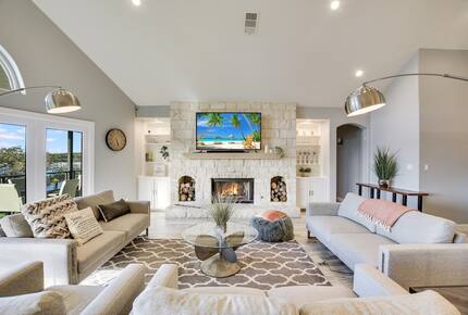 Waterfront Retreat On Lake Travis - Lago Vista, Texas