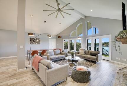Waterfront Retreat On Lake Travis - Lago Vista, Texas