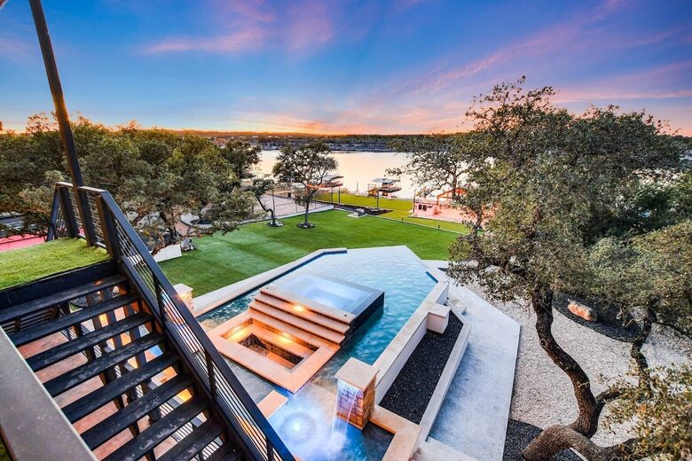 Waterfront Retreat On Lake Travis - Lago Vista, Texas