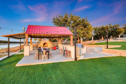 Waterfront Retreat On Lake Travis - Lago Vista, Texas