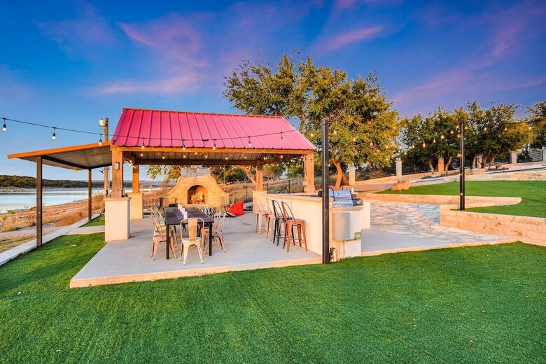 Waterfront Retreat On Lake Travis - Lago Vista, Texas