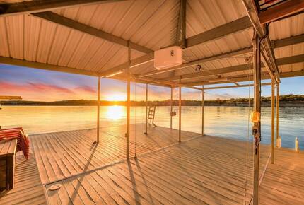Waterfront Retreat On Lake Travis - Lago Vista, Texas