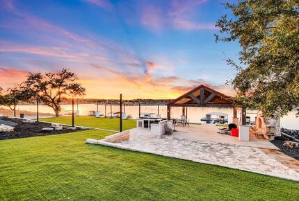 Waterfront Retreat On Lake Travis - Lago Vista, Texas