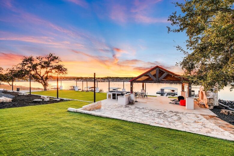 Waterfront Retreat On Lake Travis - Lago Vista, Texas