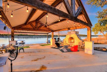 Waterfront Retreat On Lake Travis - Lago Vista, Texas