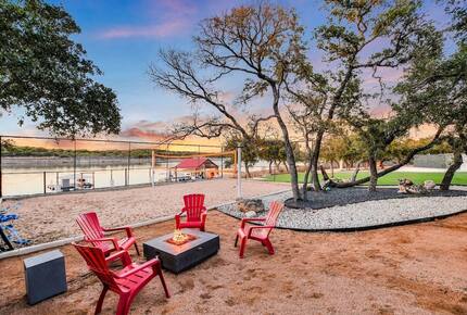 Waterfront Retreat On Lake Travis - Lago Vista, Texas