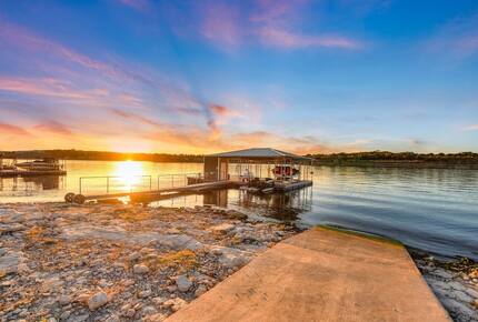 Waterfront Retreat On Lake Travis - Lago Vista, Texas