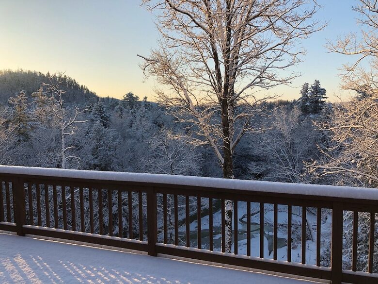 Spacious White Mountains Log Home | Close to Owl’s Nest, Loon and Waterville Ski Resorts - Thornton, New Hampshire