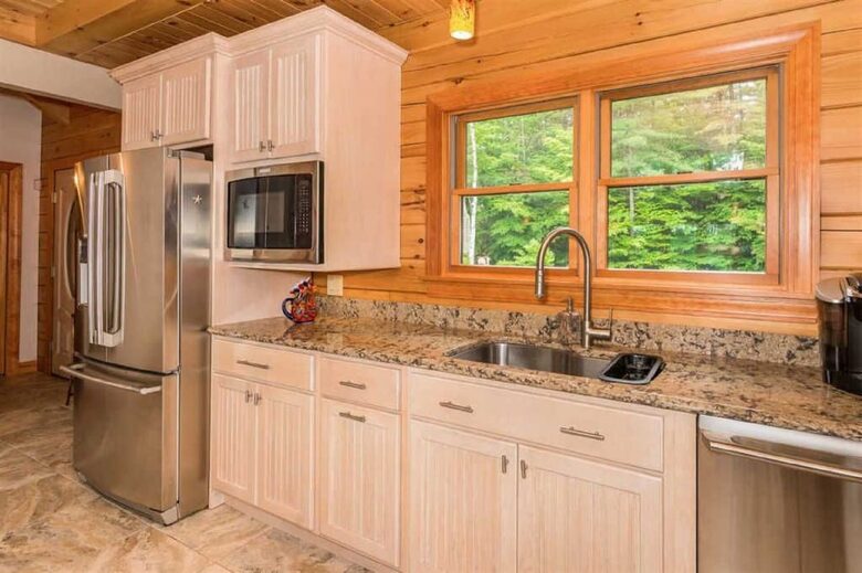 Spacious White Mountains Log Home | Close to Owl’s Nest, Loon and Waterville Ski Resorts - Thornton, New Hampshire