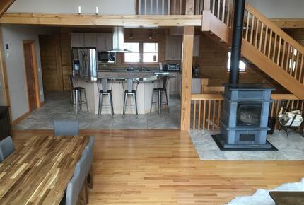 Spacious White Mountains Log Home | Close to Owl’s Nest, Loon and Waterville Ski Resorts - Thornton, New Hampshire