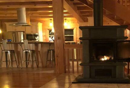 Spacious White Mountains Log Home | Close to Owl’s Nest, Loon and Waterville Ski Resorts - Thornton, New Hampshire